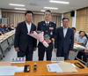 홍성천 지구대장 지역 주민들의 마음을 담은 감사패 전달받다