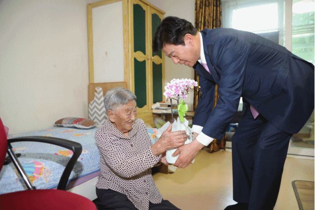 박범인 금산군수, 가정의 달 100세 어르신 가정방문