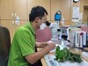 금산군농업기술센터, 딸기농가 적기 정식 화아분화 검경 지원