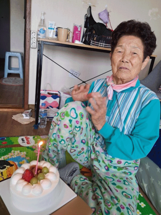 금산군 금산읍, 어버이날 기념 독거노인 케이크 전달