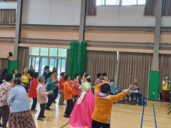 금산군 남이면지역사회보장협의회, 독거 어르신 나들이 행사 개최